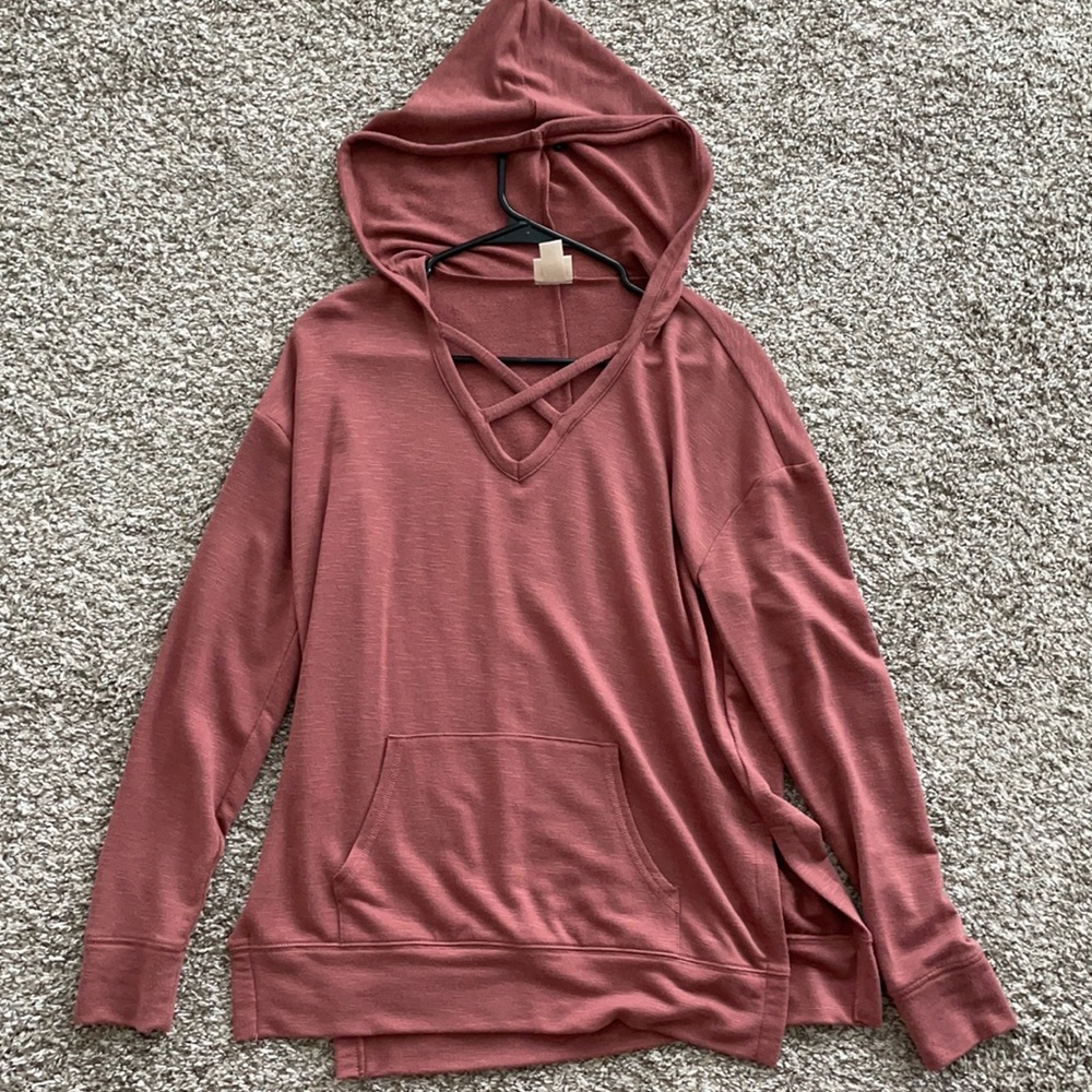 Criss-cross neck long sleeve shirt